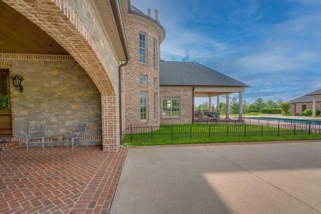 A Luxurious 10 Acre Estate in Lexington Kentucky A True Masterpiece Asking for 6 Million 15