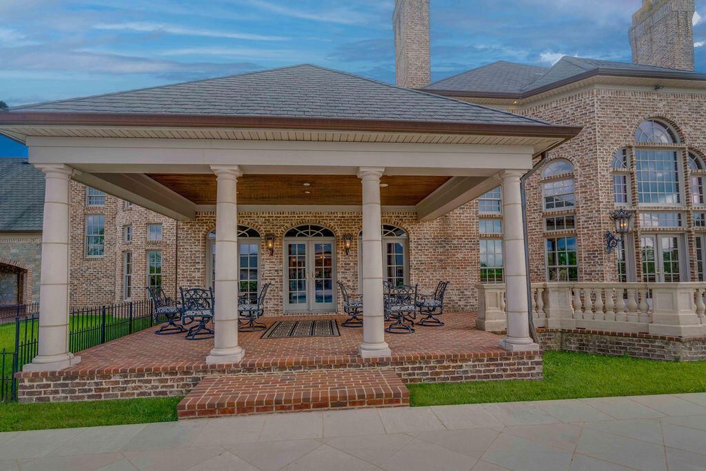 A Luxurious 10 Acre Estate in Lexington Kentucky A True Masterpiece Asking for 6 Million 17