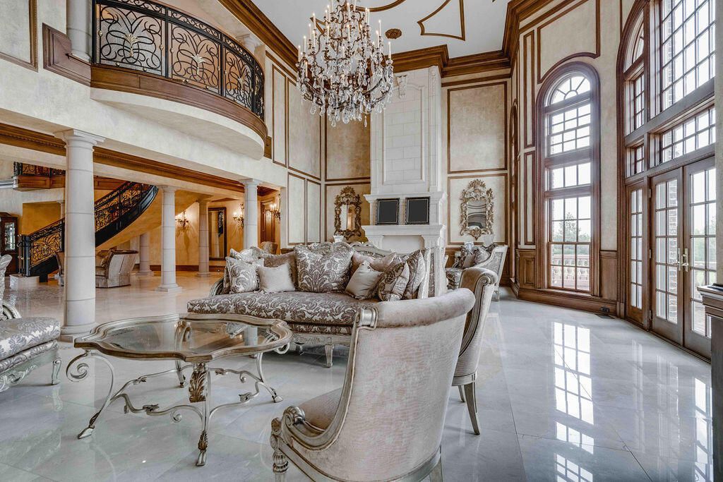 A Luxurious 10 Acre Estate in Lexington Kentucky A True Masterpiece Asking for 6 Million 25