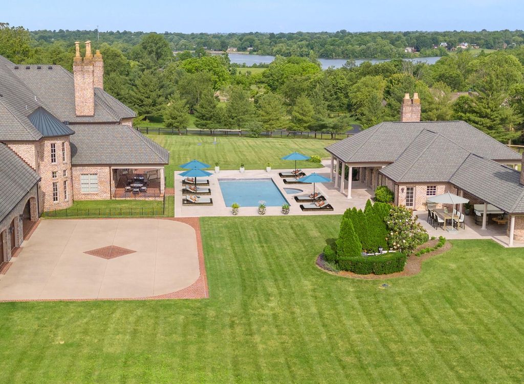 A Luxurious 10 Acre Estate in Lexington Kentucky A True Masterpiece Asking for 6 Million 3
