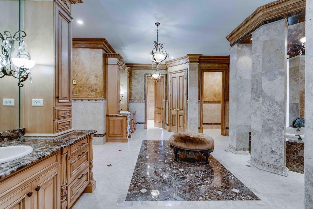 A Luxurious 10 Acre Estate in Lexington Kentucky A True Masterpiece Asking for 6 Million 30