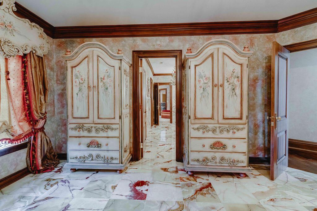 A Luxurious 10 Acre Estate in Lexington Kentucky A True Masterpiece Asking for 6 Million 34