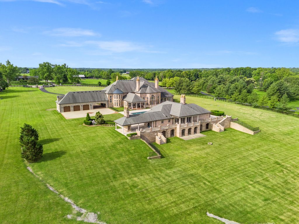 A Luxurious 10 Acre Estate in Lexington Kentucky A True Masterpiece Asking for 6 Million 4