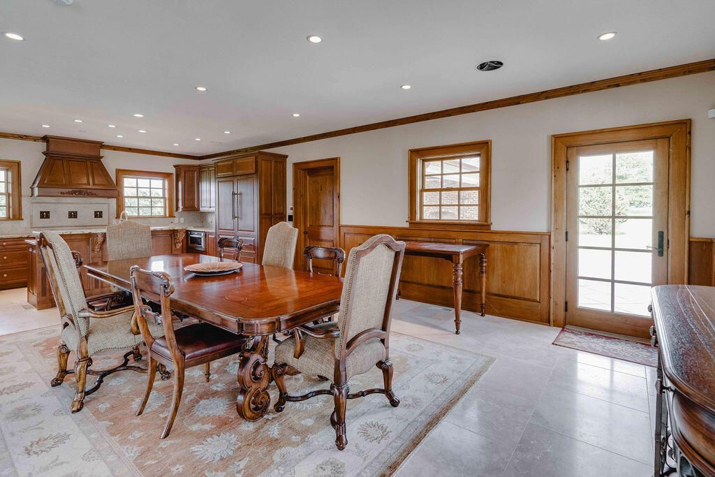 A Luxurious 10 Acre Estate in Lexington Kentucky A True Masterpiece Asking for 6 Million 40