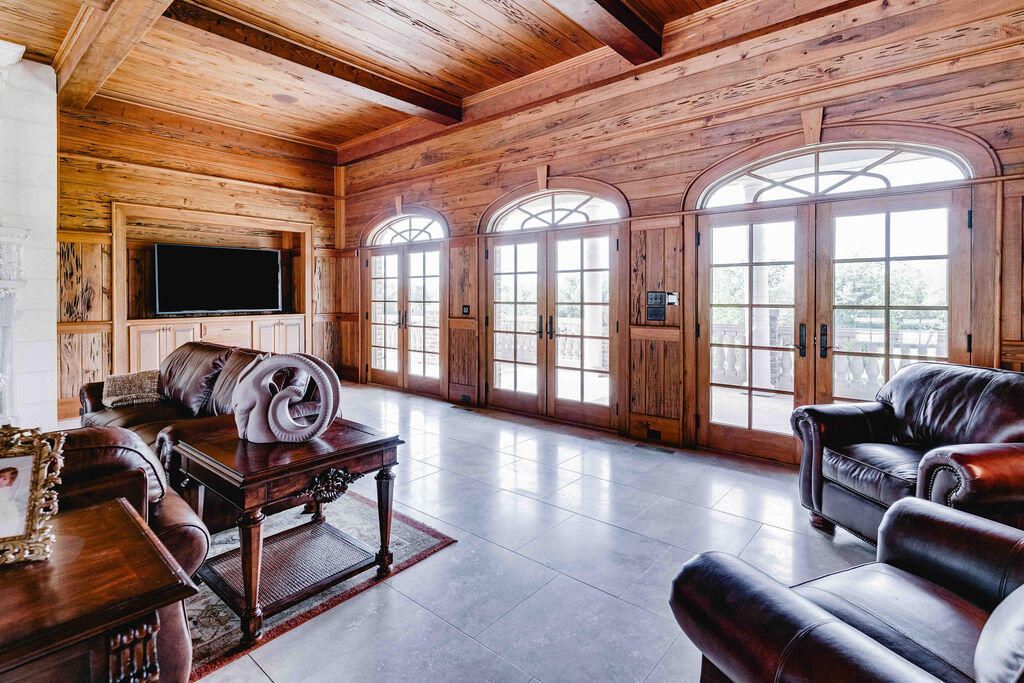 A Luxurious 10 Acre Estate in Lexington Kentucky A True Masterpiece Asking for 6 Million 41