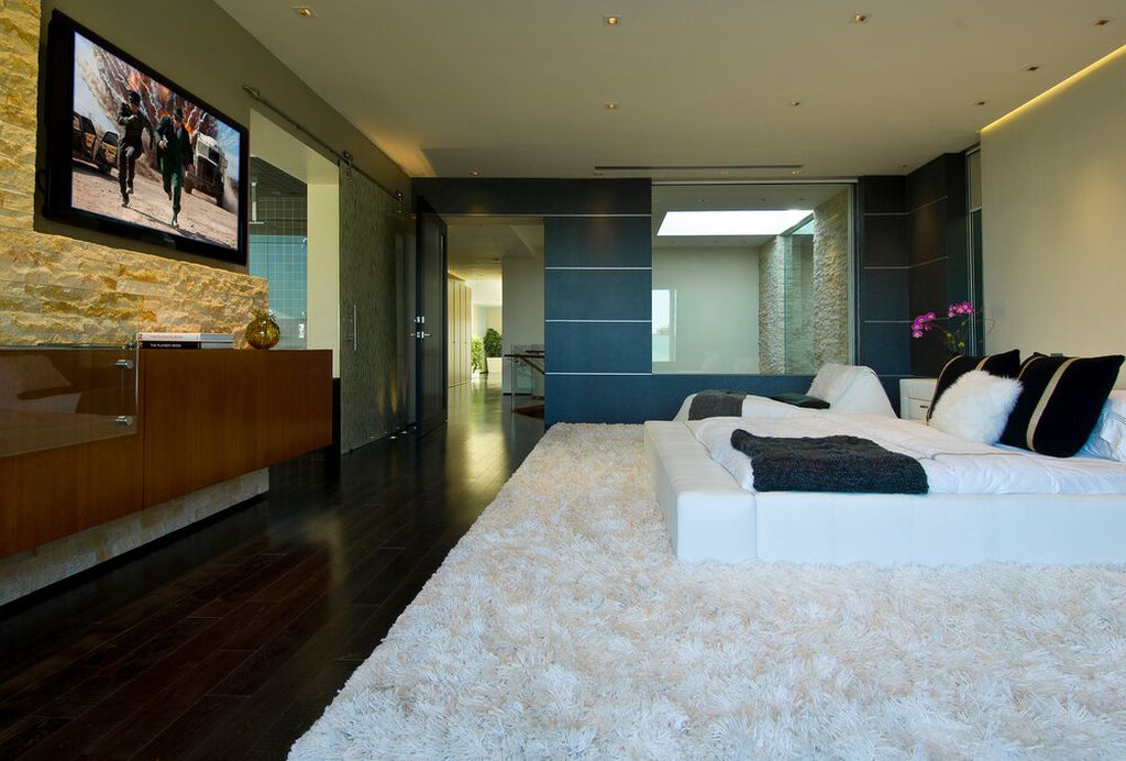 Beverly Grove House in CA by Whipple Russell Architects