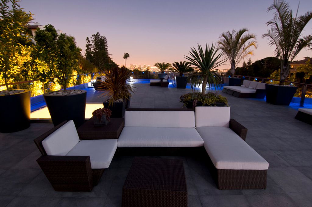 Beverly Grove House in CA by Whipple Russell Architects