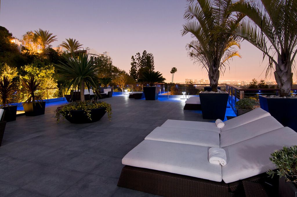 Beverly Grove House in CA by Whipple Russell Architects