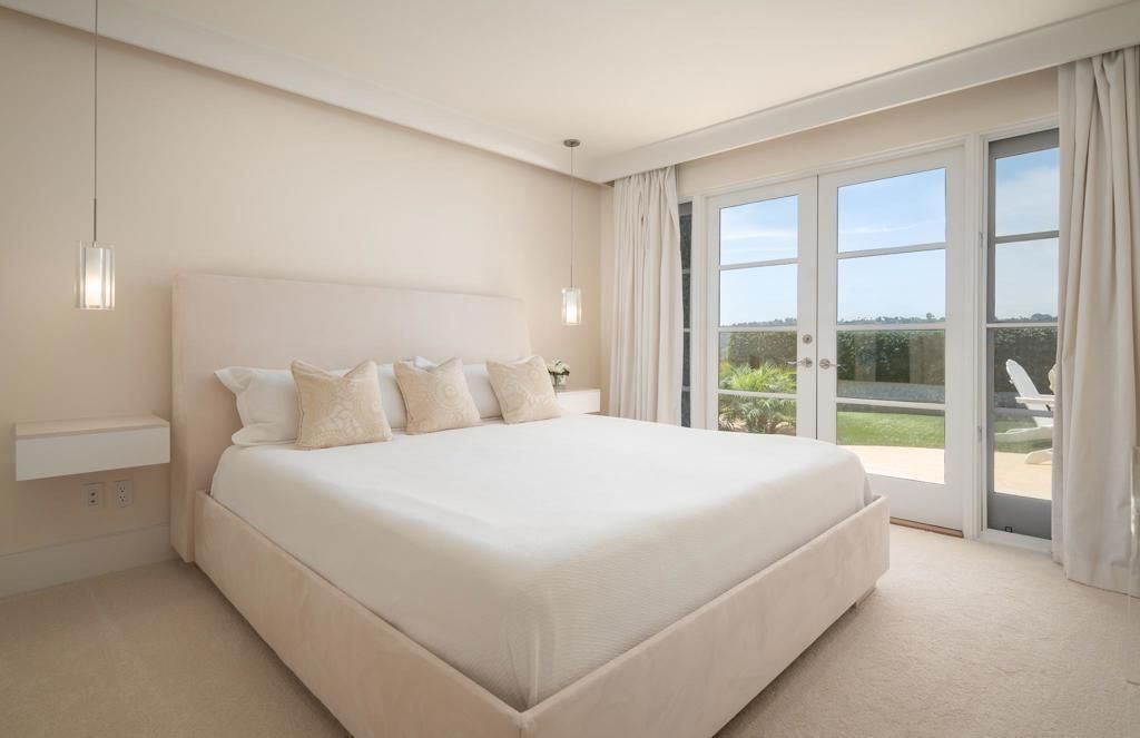 Chic Ocean View Treasure Ultimate Holiday at Home in California for 11.85 Million 23