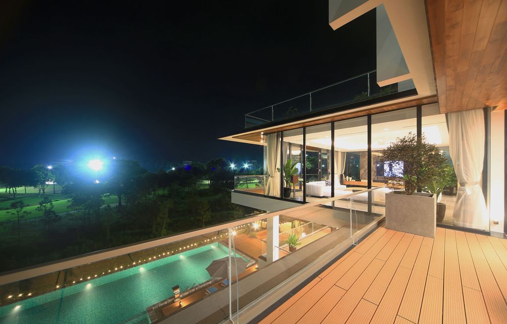 Climbing Roses Villa in Vietnam by ACCESS design lab