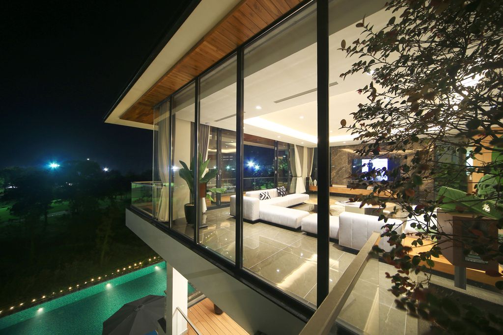 Climbing Roses Villa in Vietnam by ACCESS design lab