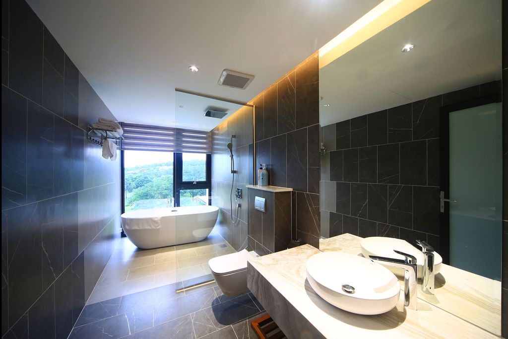 Climbing Roses Villa in Vietnam by ACCESS design lab 27