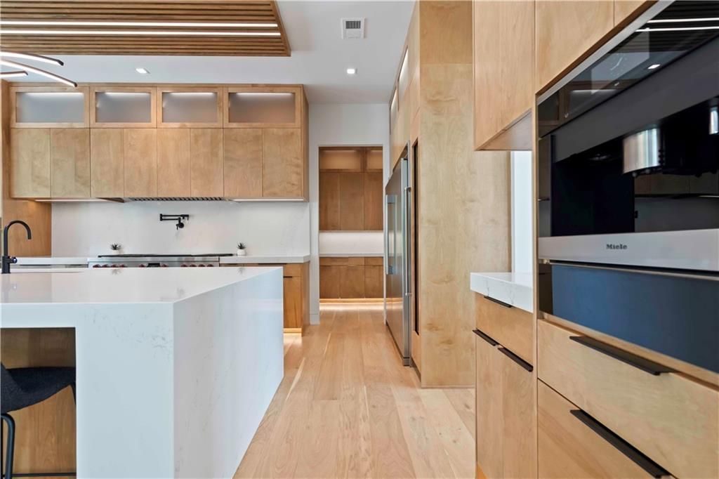 Evan Talan Designed Luxury An Architectural Gem with Light Filled Spaces in Kansas for 5 Million 17