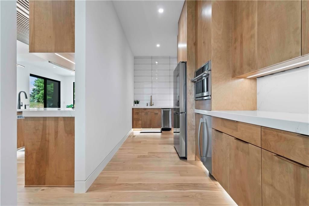 Evan Talan Designed Luxury An Architectural Gem with Light Filled Spaces in Kansas for 5 Million 18