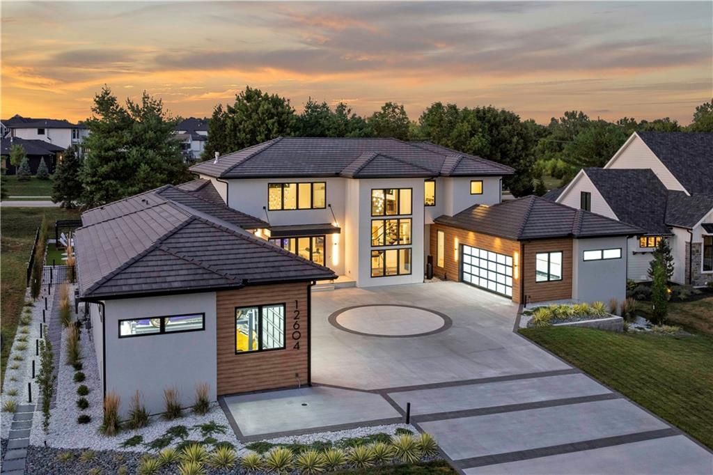 Evan Talan Designed Luxury An Architectural Gem with Light Filled Spaces in Kansas for 5 Million 3