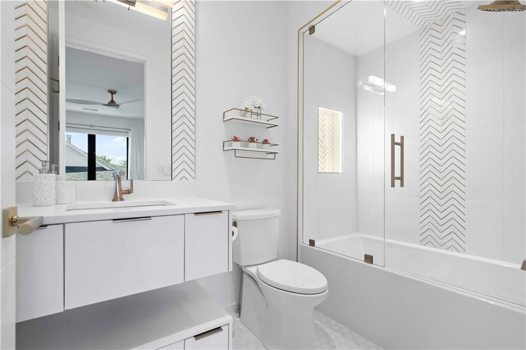 Evan Talan Designed Luxury An Architectural Gem with Light Filled Spaces in Kansas for 5 Million 43