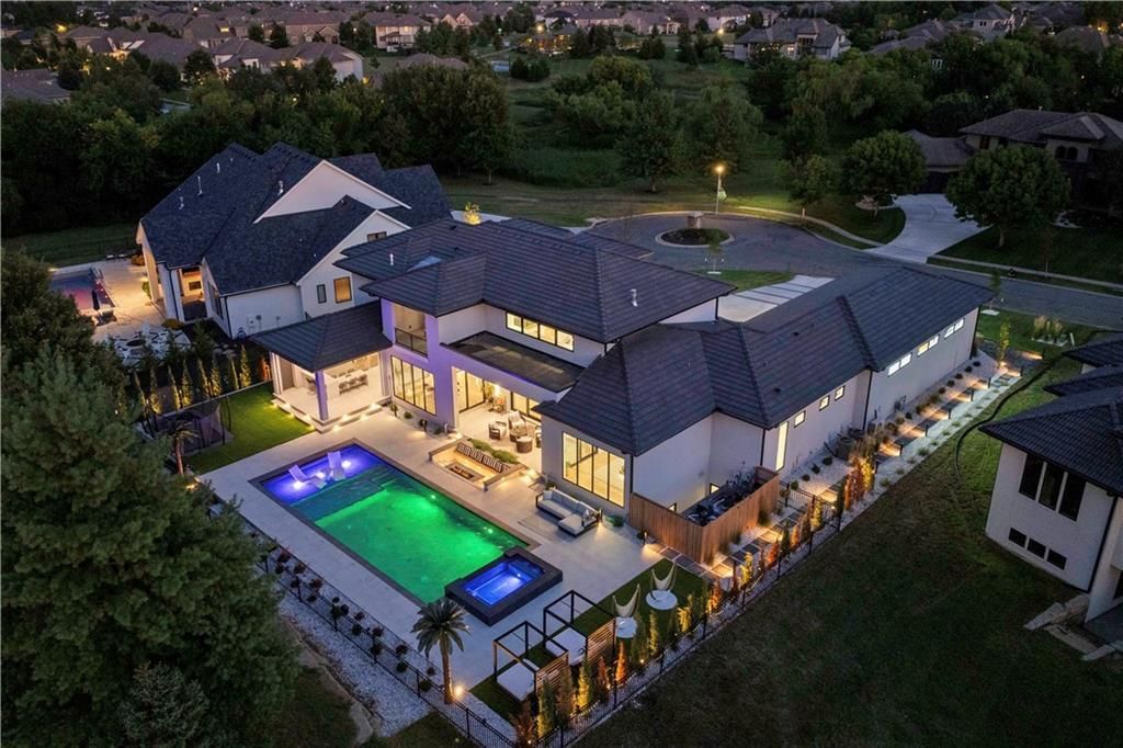 Evan Talan Designed Luxury An Architectural Gem with Light Filled Spaces in Kansas for 5 Million 5