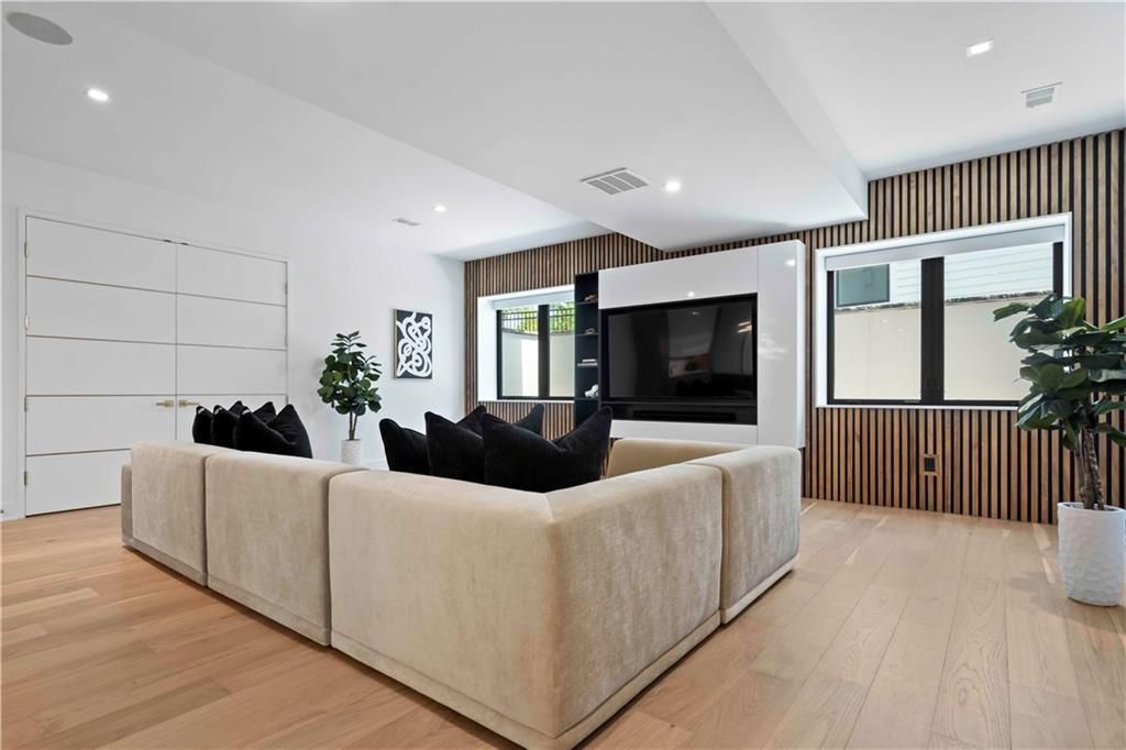 Evan Talan Designed Luxury An Architectural Gem with Light Filled Spaces in Kansas for 5 Million 53