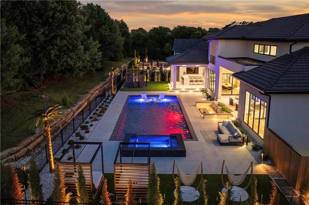 Evan Talan Designed Luxury An Architectural Gem with Light Filled Spaces in Kansas for 5 Million 75