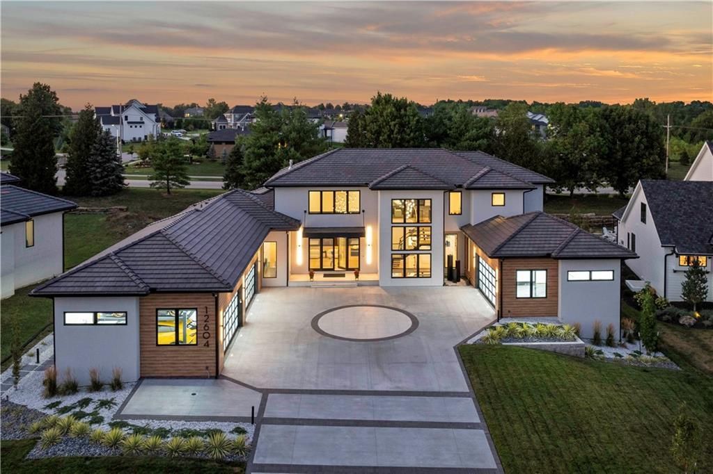 Evan Talan Designed Luxury An Architectural Gem with Light Filled Spaces in Kansas for 5 Million 77
