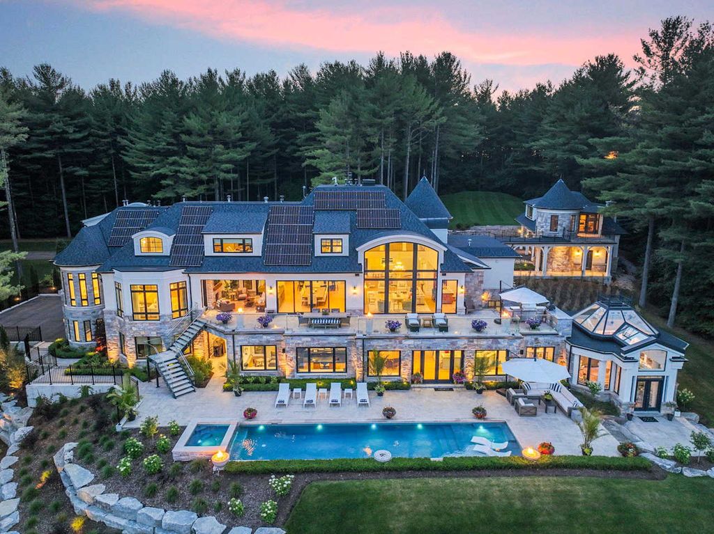 Extraordinary Fully Renovated Home by Award Winning Builder Chatsworth Fine Homes in Ontario for C18.8 Million 1