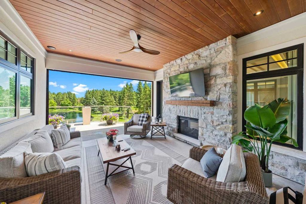 Extraordinary Fully Renovated Home by Award Winning Builder Chatsworth Fine Homes in Ontario for C18.8 Million 13