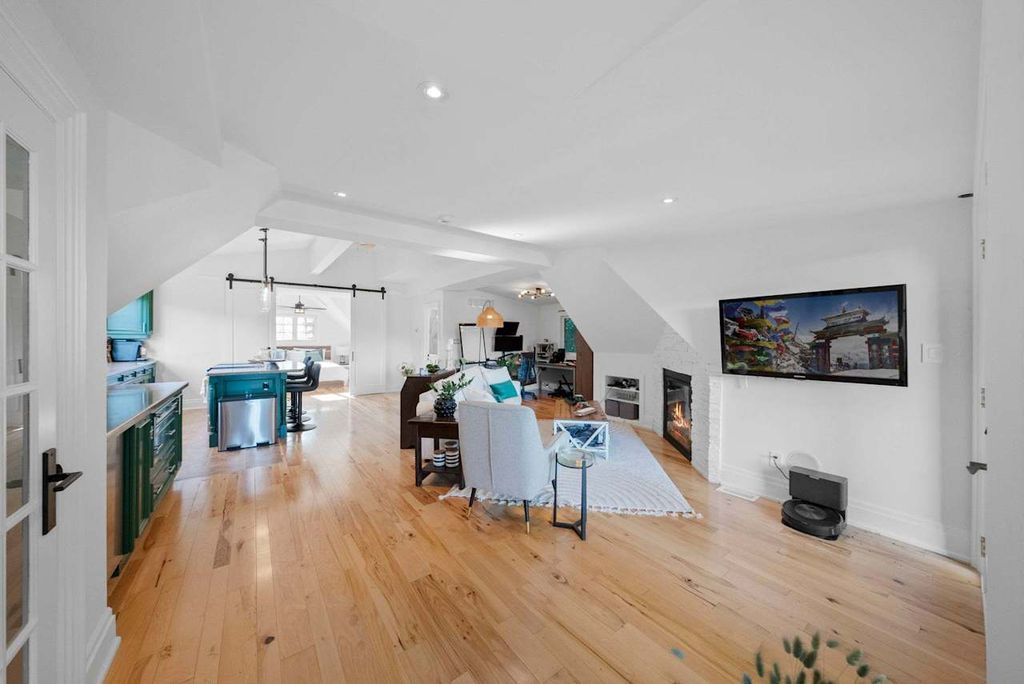 Extraordinary Fully Renovated Home by Award Winning Builder Chatsworth Fine Homes in Ontario for C18.8 Million 24