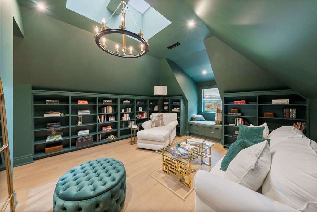 Extraordinary Fully Renovated Home by Award Winning Builder Chatsworth Fine Homes in Ontario for C18.8 Million 27