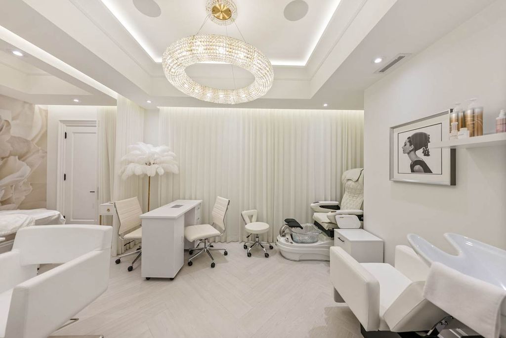 Extraordinary Fully Renovated Home by Award Winning Builder Chatsworth Fine Homes in Ontario for C18.8 Million 34