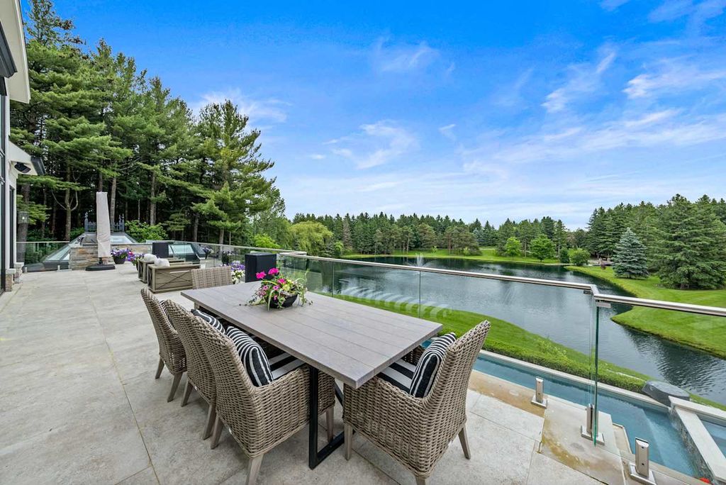 Extraordinary Fully Renovated Home by Award Winning Builder Chatsworth Fine Homes in Ontario for C18.8 Million 36