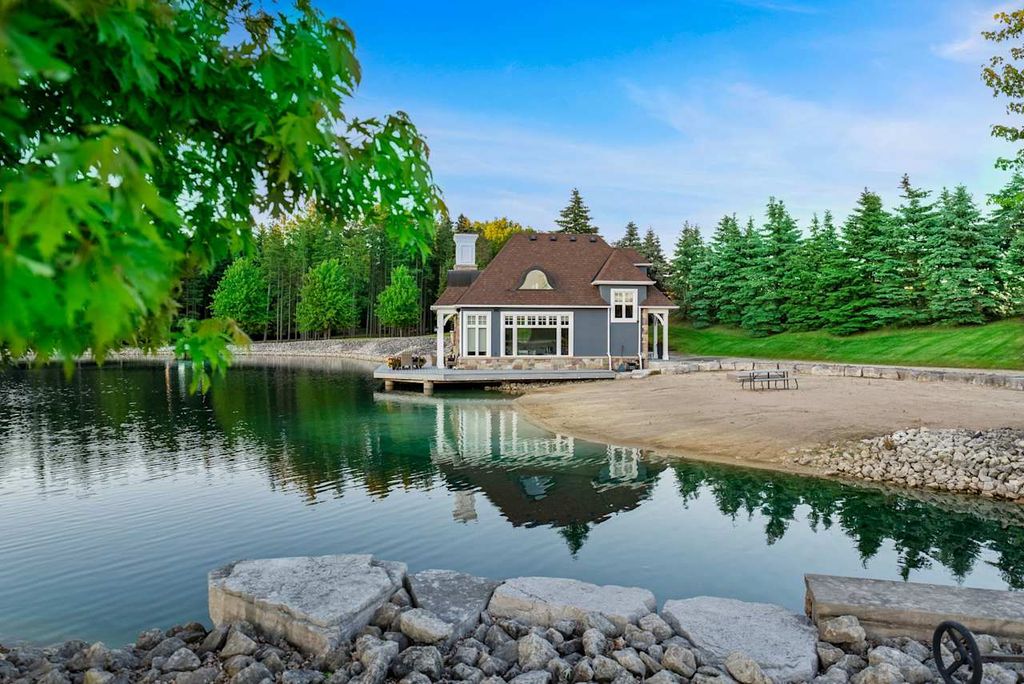 Extraordinary Fully Renovated Home by Award Winning Builder Chatsworth Fine Homes in Ontario for C18.8 Million 42