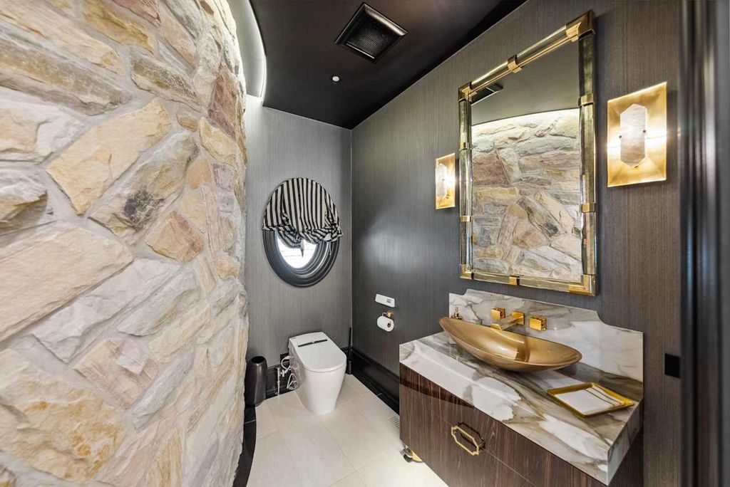 Extraordinary Fully Renovated Home by Award Winning Builder Chatsworth Fine Homes in Ontario for C18.8 Million 9