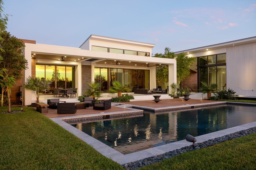 Lake Ridge House by SDH Studio Architecture + Design