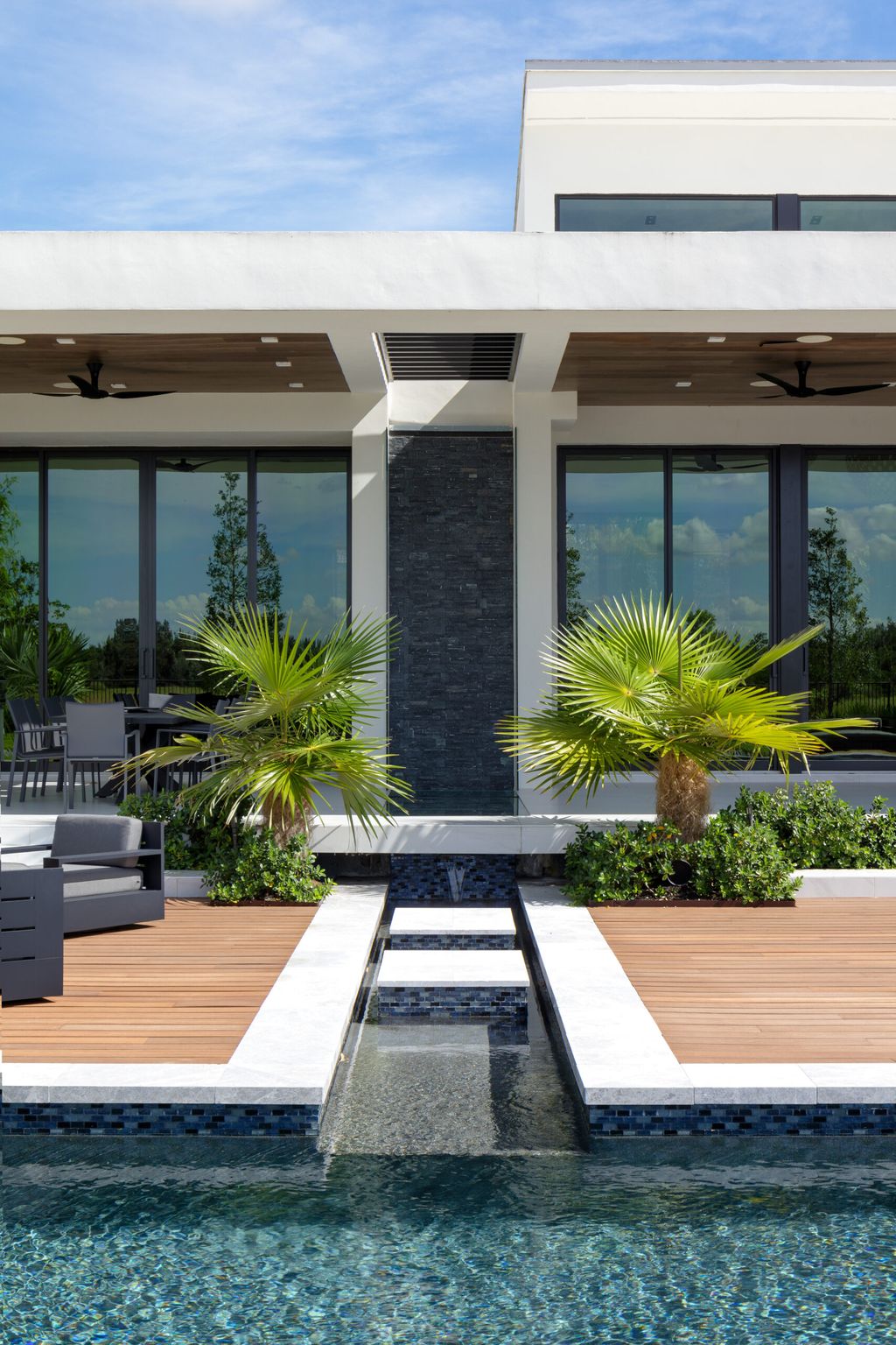Lake Ridge House by SDH Studio Architecture + Design