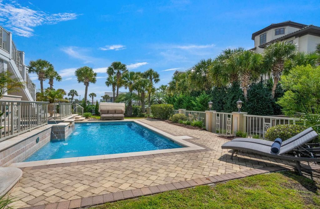 Luxurious Oceanview Estate in South Carolinas Dunes Club Hits the Market for 4.65 Million 31
