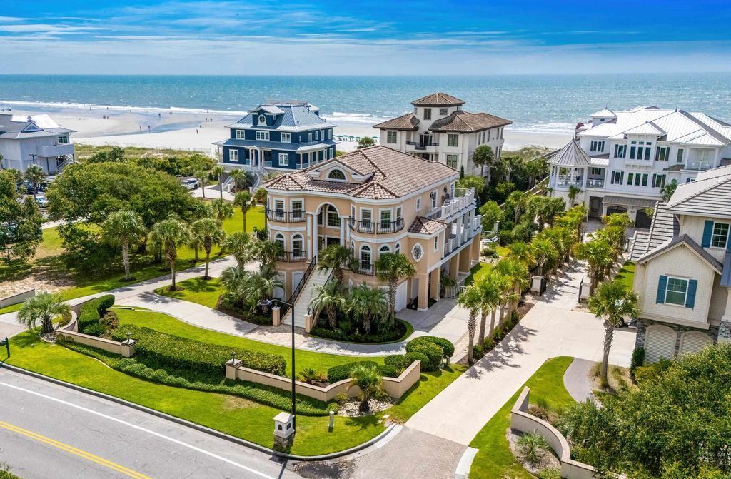 Luxurious Oceanview Estate in South Carolinas Dunes Club Hits the Market for 4.65 Million 32