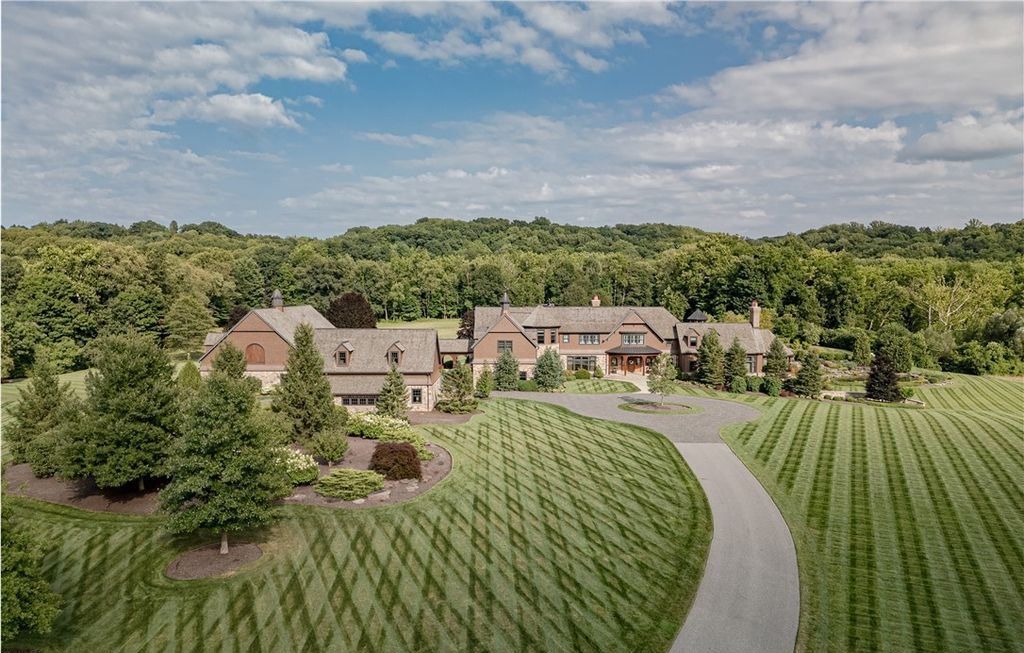 Masterpiece Estate in Ohio with Unique Amenities and Impeccable Craftsmanship Listed for 19995000 3