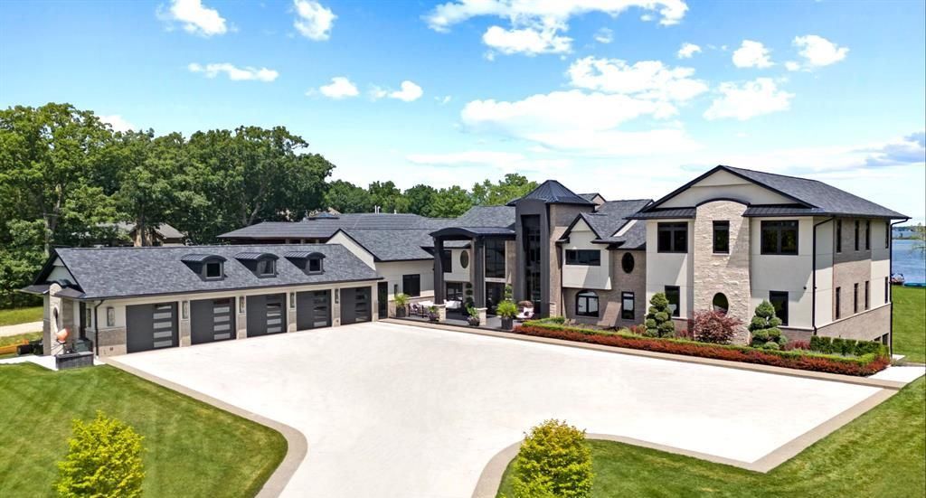 Michigan Estate Unparalleled Luxury and Private Lakefront Living for 5999900 1