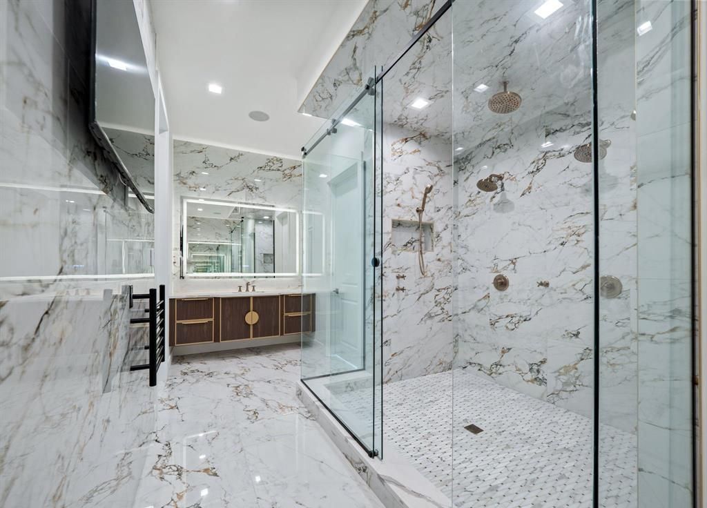 Michigan Estate Unparalleled Luxury and Private Lakefront Living for 5999900 24