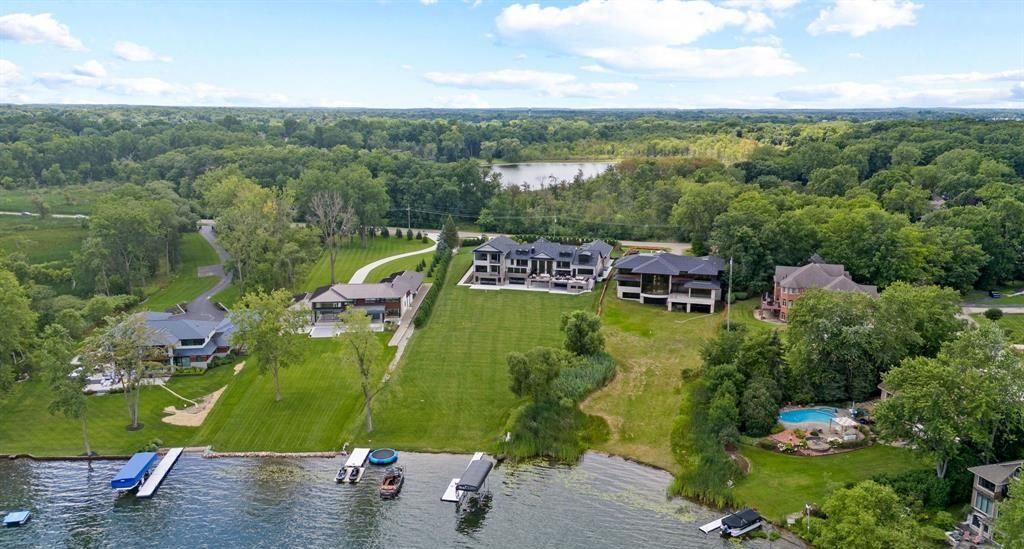 Michigan Estate Unparalleled Luxury and Private Lakefront Living for 5999900 3