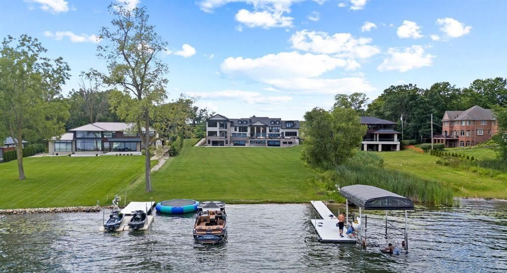 Michigan Estate Unparalleled Luxury and Private Lakefront Living for 5999900 4