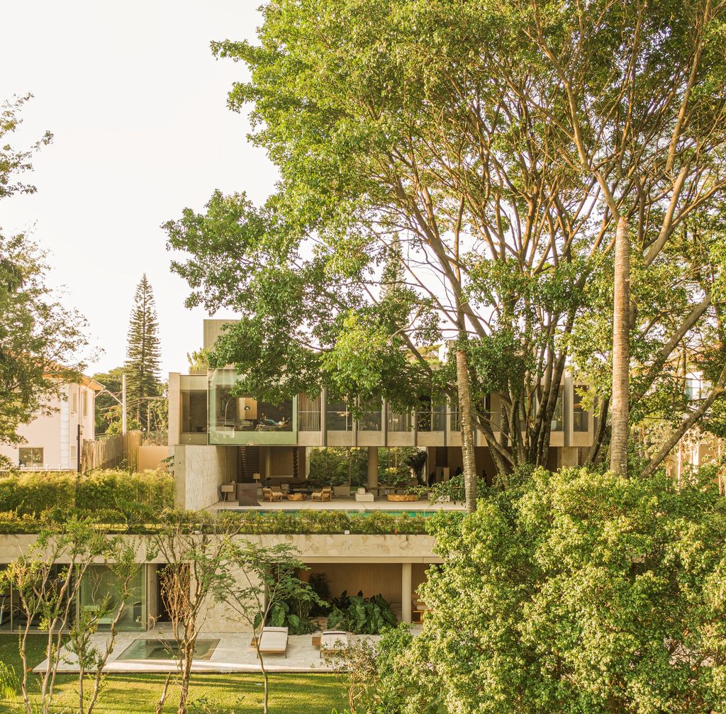 Pacaembu House Elegance and Leisure by Studio Arthur Casas 1