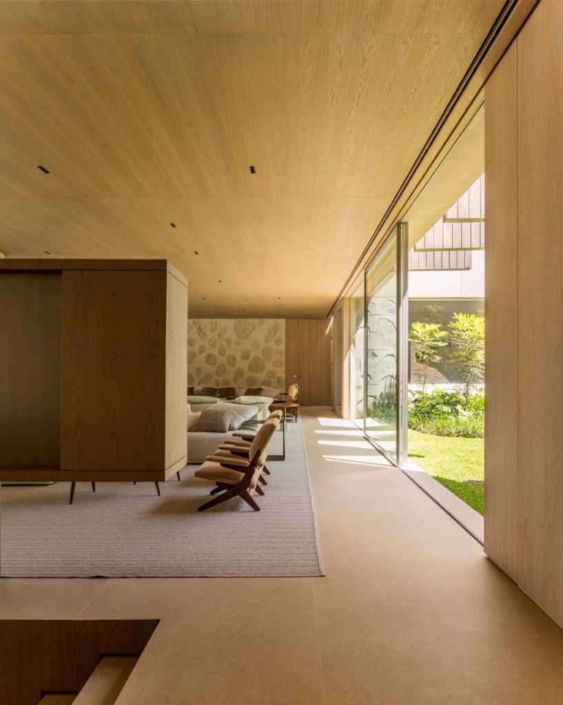 Pacaembu House Elegance and Leisure by Studio Arthur Casas 12