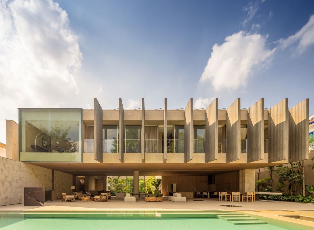 Pacaembu House Elegance and Leisure by Studio Arthur Casas 18