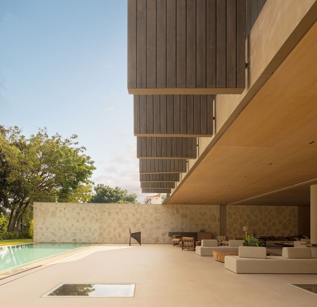 Pacaembu House Elegance and Leisure by Studio Arthur Casas 19