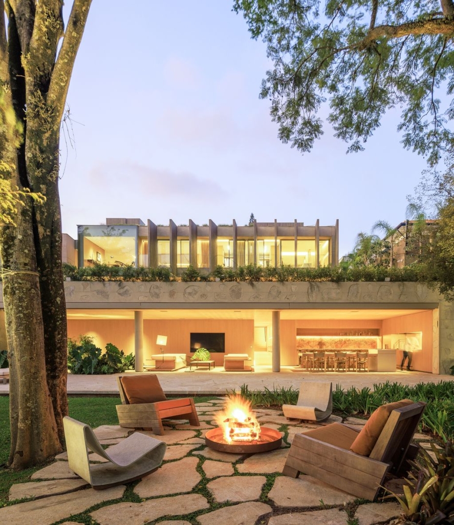 Pacaembu House Elegance and Leisure by Studio Arthur Casas 5