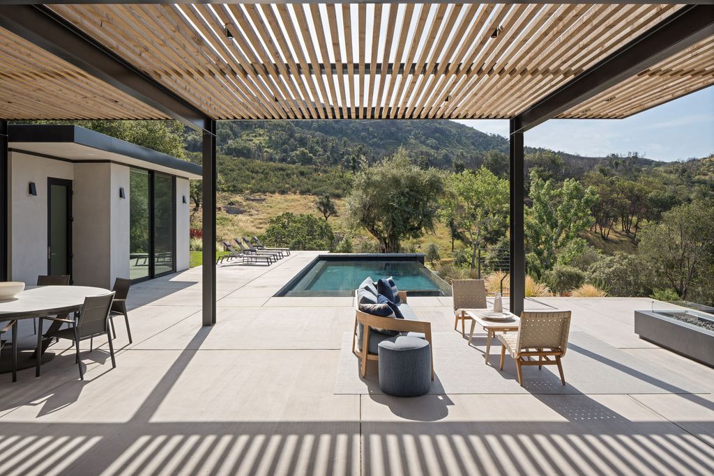 Ridgeview House Contemporary Retreat by Signum Architecture 10