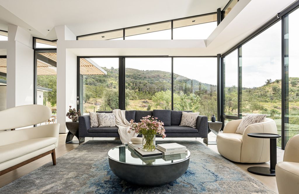 Ridgeview House, Contemporary Retreat by Signum Architecture