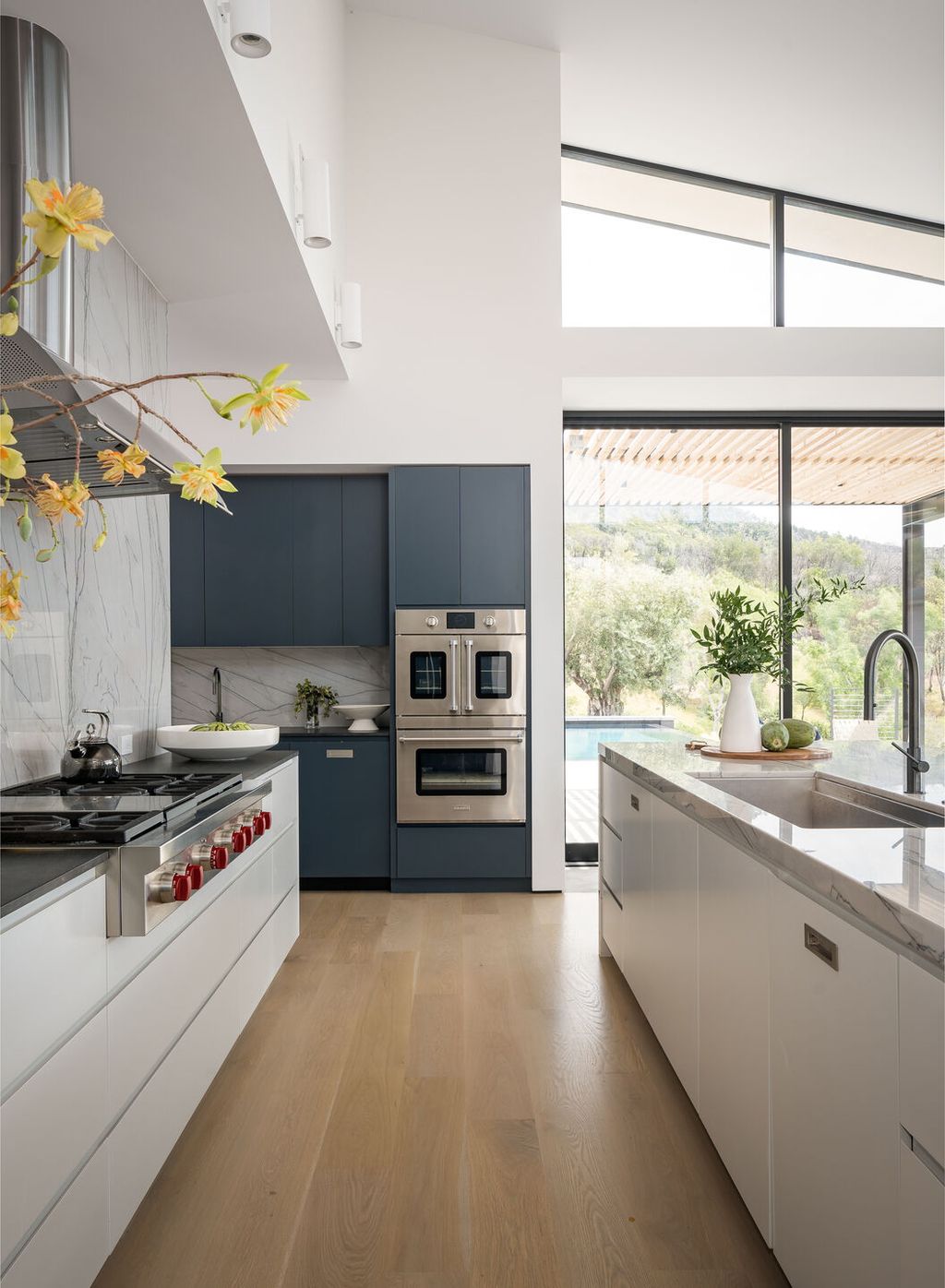 Ridgeview House, Contemporary Retreat by Signum Architecture