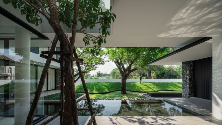 Soffit House, Tropical Design by Ayutt and Associates design | Luxury ...